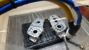 Vapourblasting mokry proces